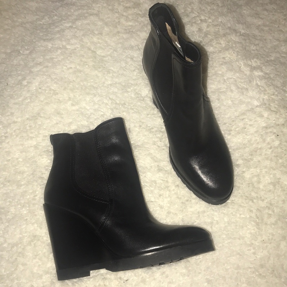 Michael Michael Kors Black Leather Wedges - size 8
